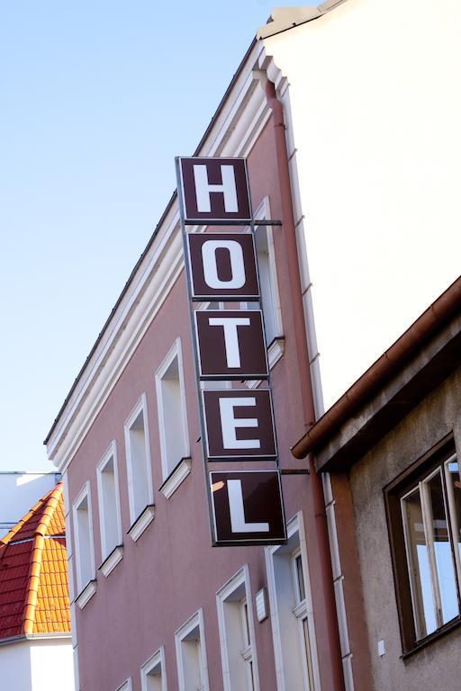 Hotel Zur Sonne Korneuburg Exterior photo