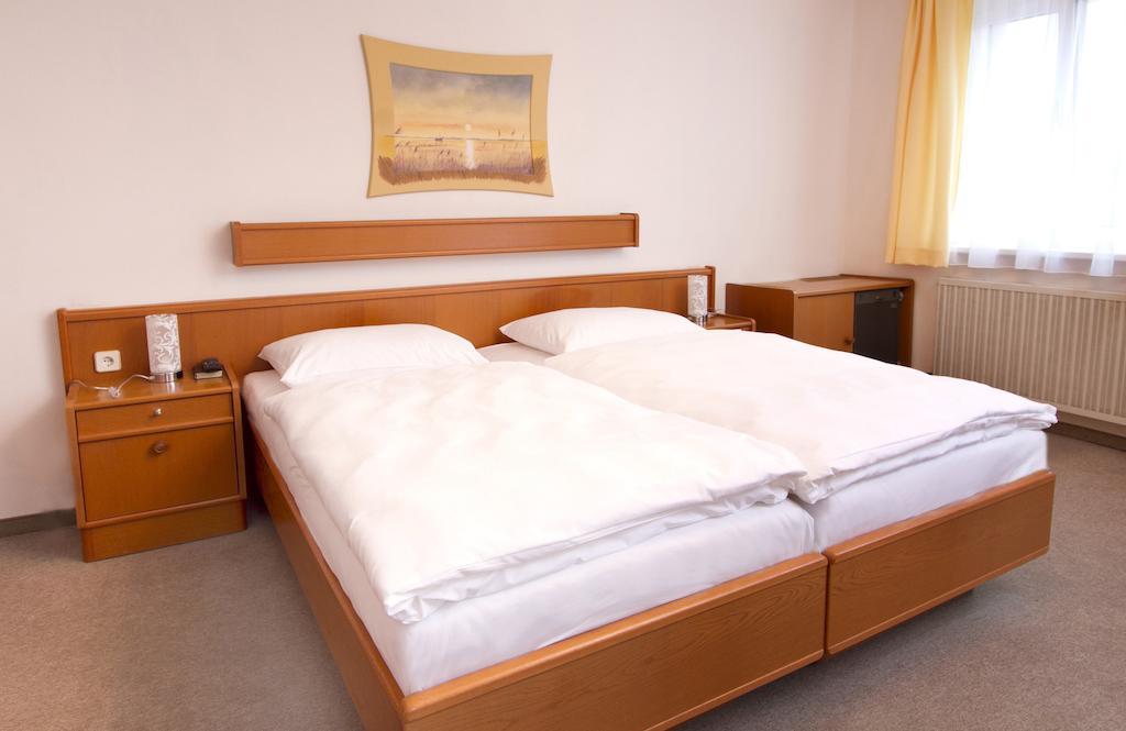 Hotel Zur Sonne Korneuburg Room photo